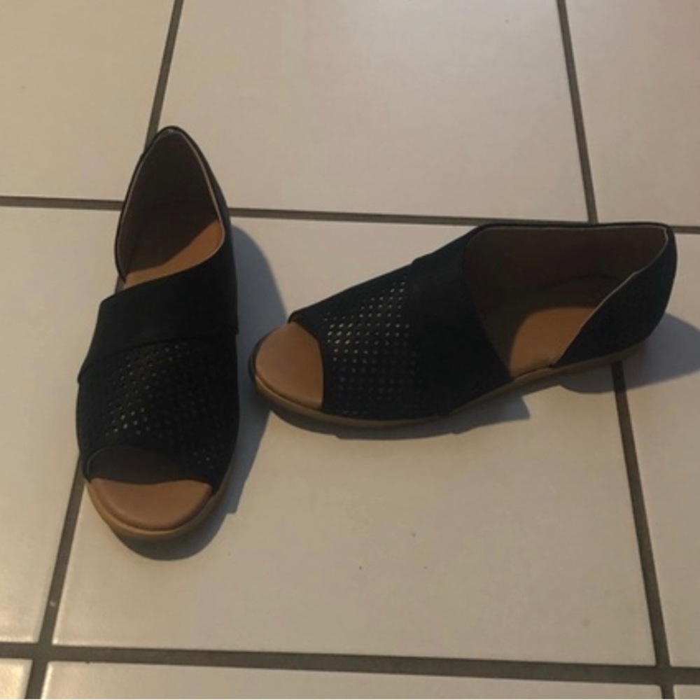 Black cut out flats sz 6 brand new never worn